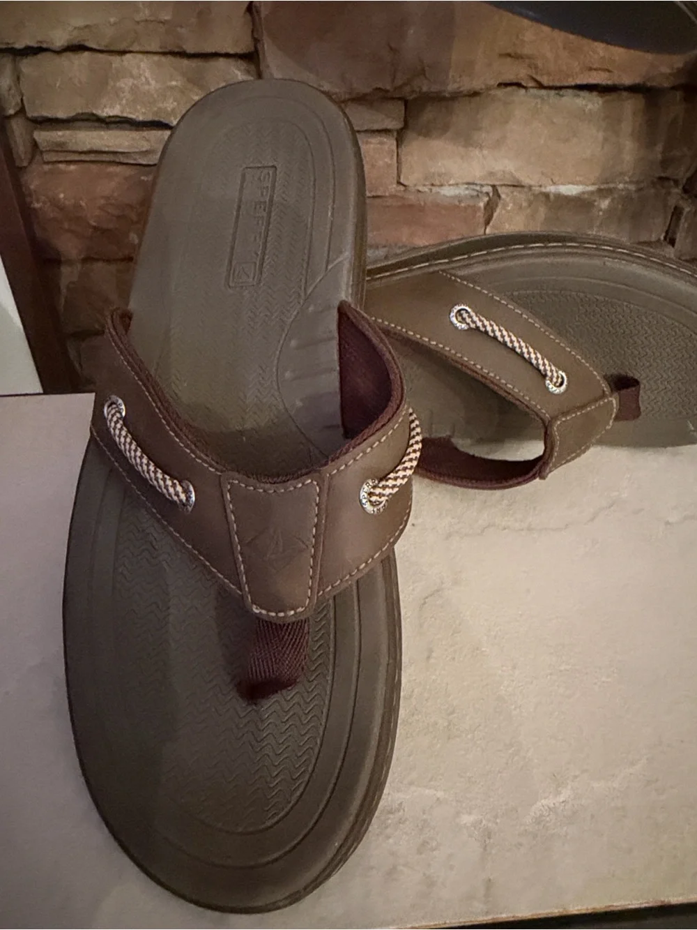 Sperry Men's Brown Leather Flip-Flop Sandals with Rope Accent - Picture 1 of 8